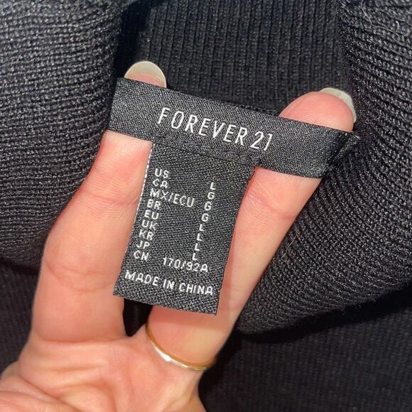 Forever 21 Women's Mock Neck Walter Fitted Bodice Knit Top Black Size Large - Picture 3 of 6